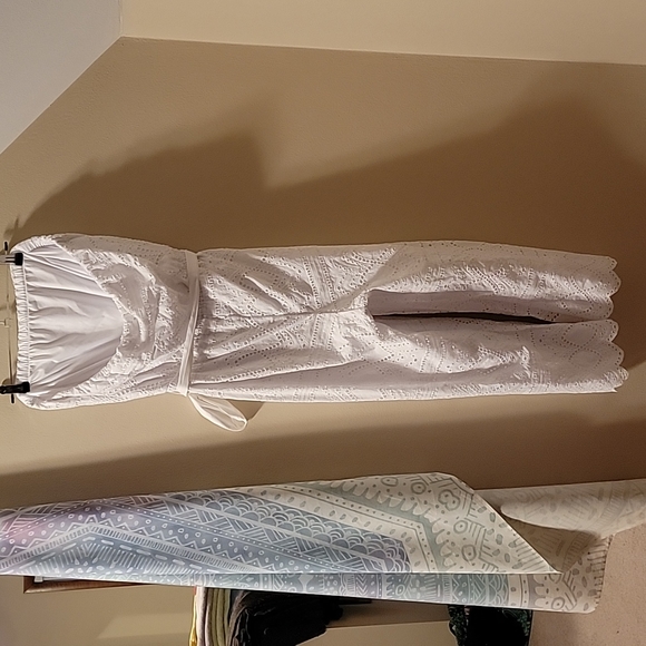 HP🎉 🕊️Express White Eyelet Lace Jumpsuit - Size M - Picture 8 of 12